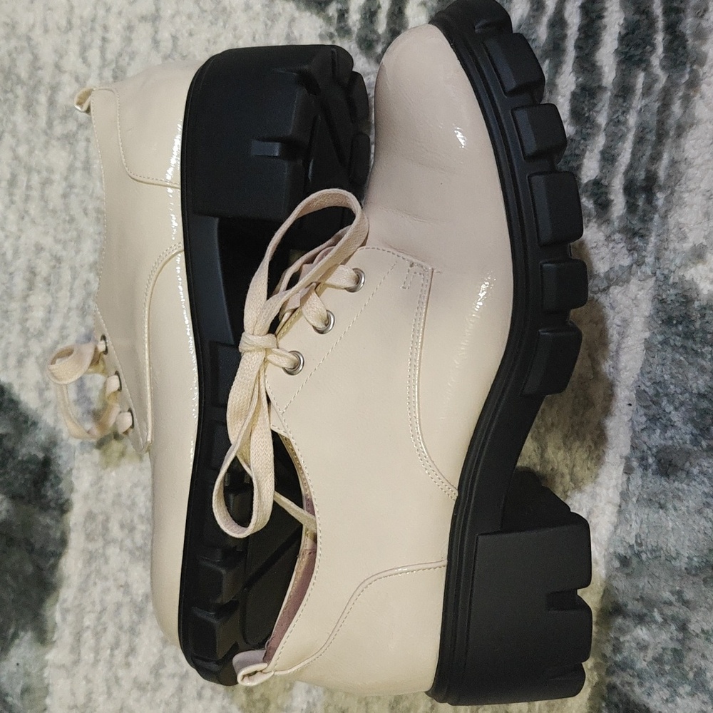 Beige shoes